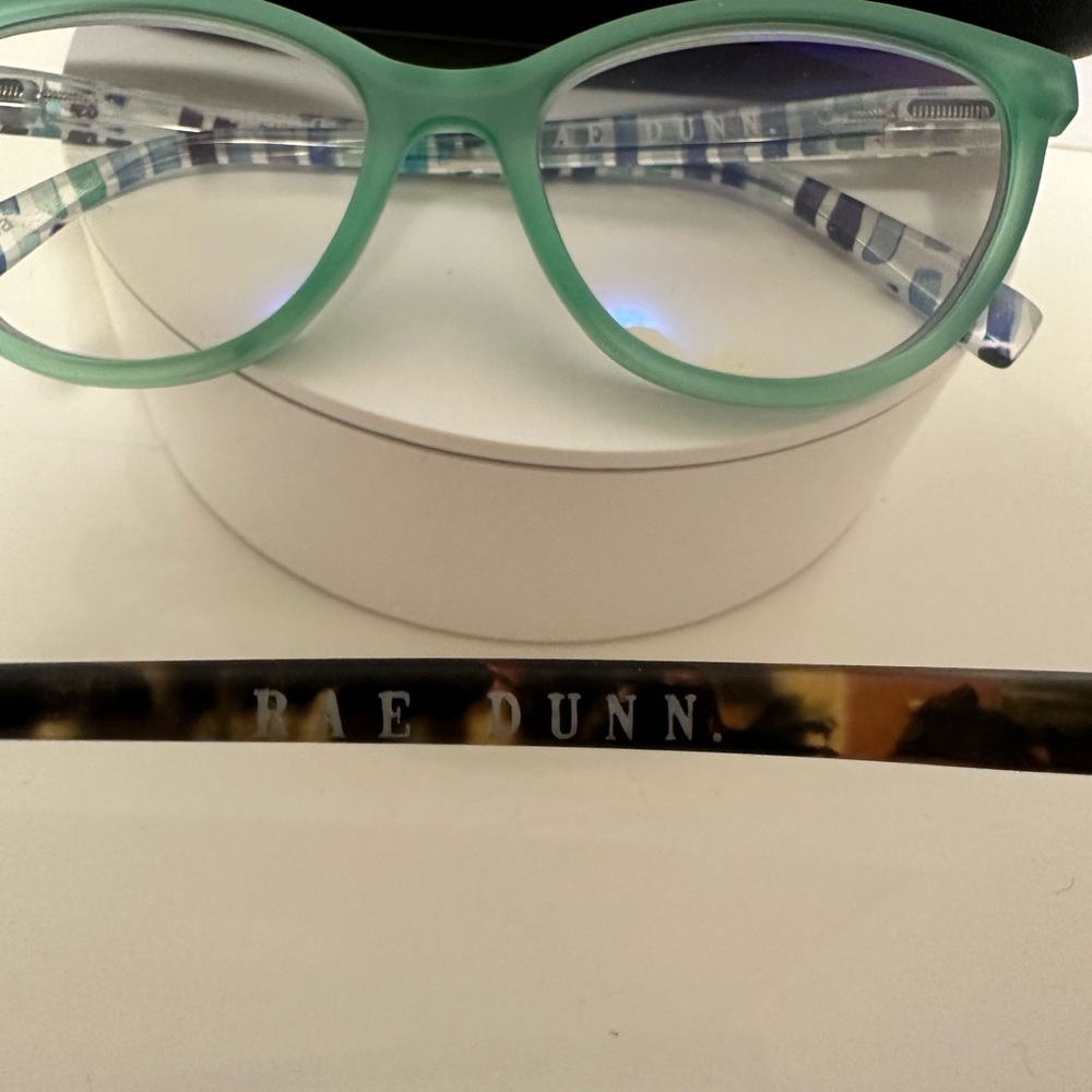 RAE DUNN Stylish Two Reading Glasses Set with Case. New w/o Tags
+ 2.50 - Picture 4 of 7